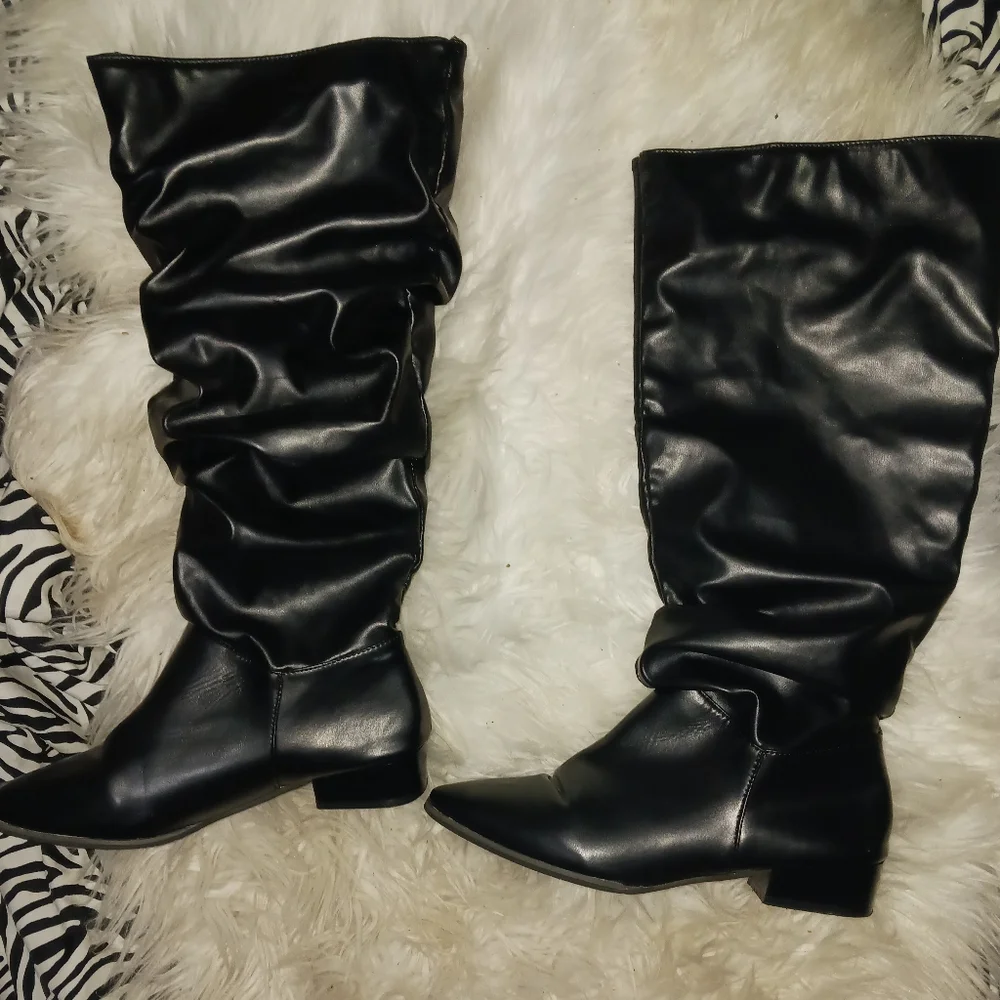 Women Black slouchy flat knee boots - Picture 6 of 12
